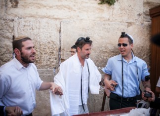 Prière au Kotel, le Mur des Lamentations, à Jérusalem