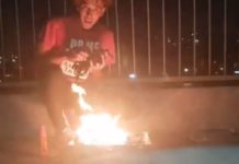 Choquant : Un jeune homme a été filmé brûlant des Tefilines à Bené Brak. Il a été arrêté.