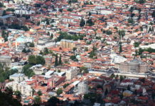 Une synagogue vide et un livre disent le destin des Juifs de Sarajevo
