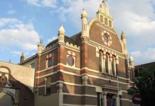 Des Juifs hollandais contre le projet de transformer une synagogue en restaurant