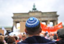 Allemagne: « Berlin porte la kippa »