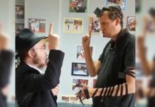 (Vidéo) Il met les Tefilines et récite le Chema dans langue des signes avec Isser Lubecki