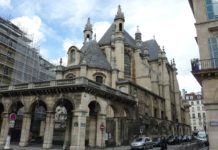 Paris: des tags antisémites retrouvés sur le temple protestant de l’Oratoire du Louvre