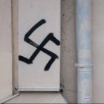 Des-tags-antisemites-decouverts-sur-la-facade-d-une-salle-de-sport-a-Briancon