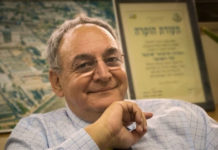 Le directeur de Hadassah s’adresse aux femmes à l’écoute des conseils médicaux