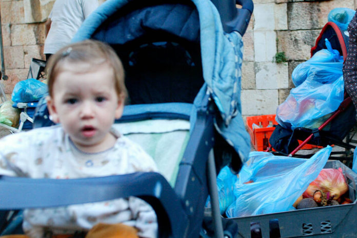 Distribution of food to people in need.