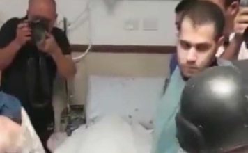 La balle incriminée a été examinée à l’intérieur du bâtiment de l’ambassade à Jérusalem