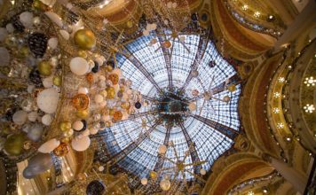 Les Israéliens qui visitent les Galeries Lafayette ignorent l’histoire juive de cette enseigne