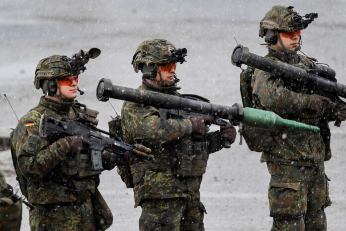 ALLEMAGNE: LE CHEF DE L'ARMÉE CRITIQUE L'IMPRÉPARATION MILITAIRE DU PAYS