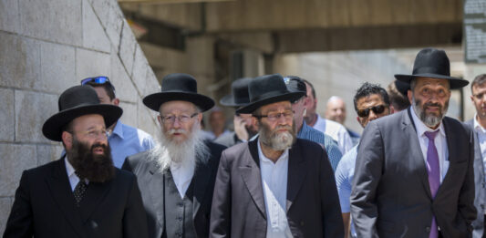 La coalition envisage d’annuler les sanctions contre les orthodoxes en échange du budget – et d’une date pour les élections