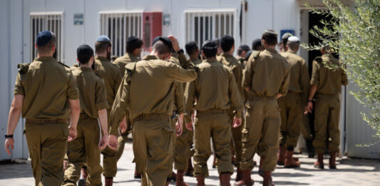 La véritable raison de la pénurie de combattants : comment cinq chefs d’état-major ont provoqué l’effondrement