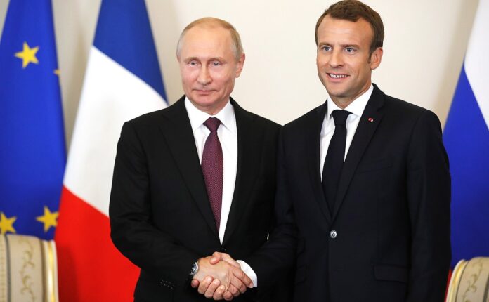 1280px-Vladimir_Putin_and_Emmanuel_Macron_(2018-05-24)_07