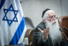 Meir Porush dans un discours cinglant : « Le gouvernement des loosers incite à la haine contre ceux qui étudient la Tora »
