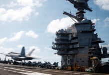 Le porte-avions Ford s’approche des côtes israéliennes – Trump envisage une offensive pour renverser le régime