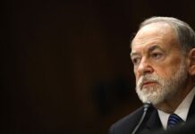 « Israël n’est que l’apéritif » : l’ambassadeur des États-Unis Mike Huckabee met en garde contre la menace iranienne