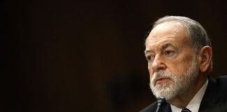 « Israël n’est que l’apéritif » : l’ambassadeur des États-Unis Mike Huckabee met en garde contre la menace iranienne