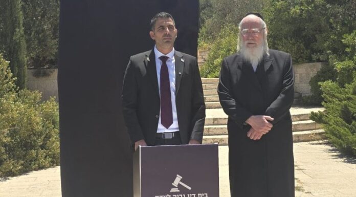 Karhi a posé une première pierre : « Abolir la Haute Cour et rendre le pouvoir au peuple »