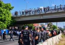 Une violence cruelle de la police lors de la manifestation contre la conscription
