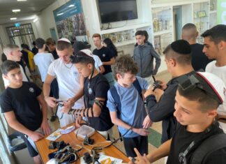 Pour la première fois : le ministère de l’Éducation réglemente la mise des tefilinnes dans les écoles