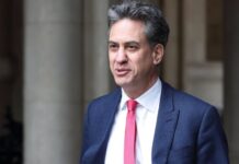 Le nouveau ministre britannique des Affaires étrangères a de la famille en Judée-Samarie et dans les hassidismes de Gour et Aleksander
