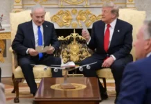 Alors que Netanyahu reste silencieux, un « officiel israélien » réitère son opposition au plan de désarmement approuvé par le Hamas