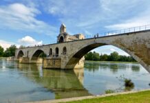 Après les menaces contre un couple juif à Avignon, le gouvernement français sort du silence