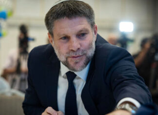Le sondage qui tend un miroir à Smotrich : l’enrôlement des ‘Harédim relégué au second plan par son électorat