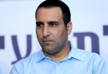 Yaron Abraham, le journaliste qui a révélé l’affaire, est furieux : « Parler du Qatar ? Seulement si cela nuit à Netanyahou »