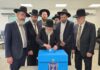 Les rabbanim et les représentants du public aux bureaux de vote – le rav S. Galai a interrompu la Shiva sur son frère zatsal pour aller voter !